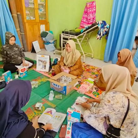 Tingkatkan Pengetahuan dan Kesiapan Persalinan, Kader Desa Gunung Ulin Gelar Kelas Ibu Hamil